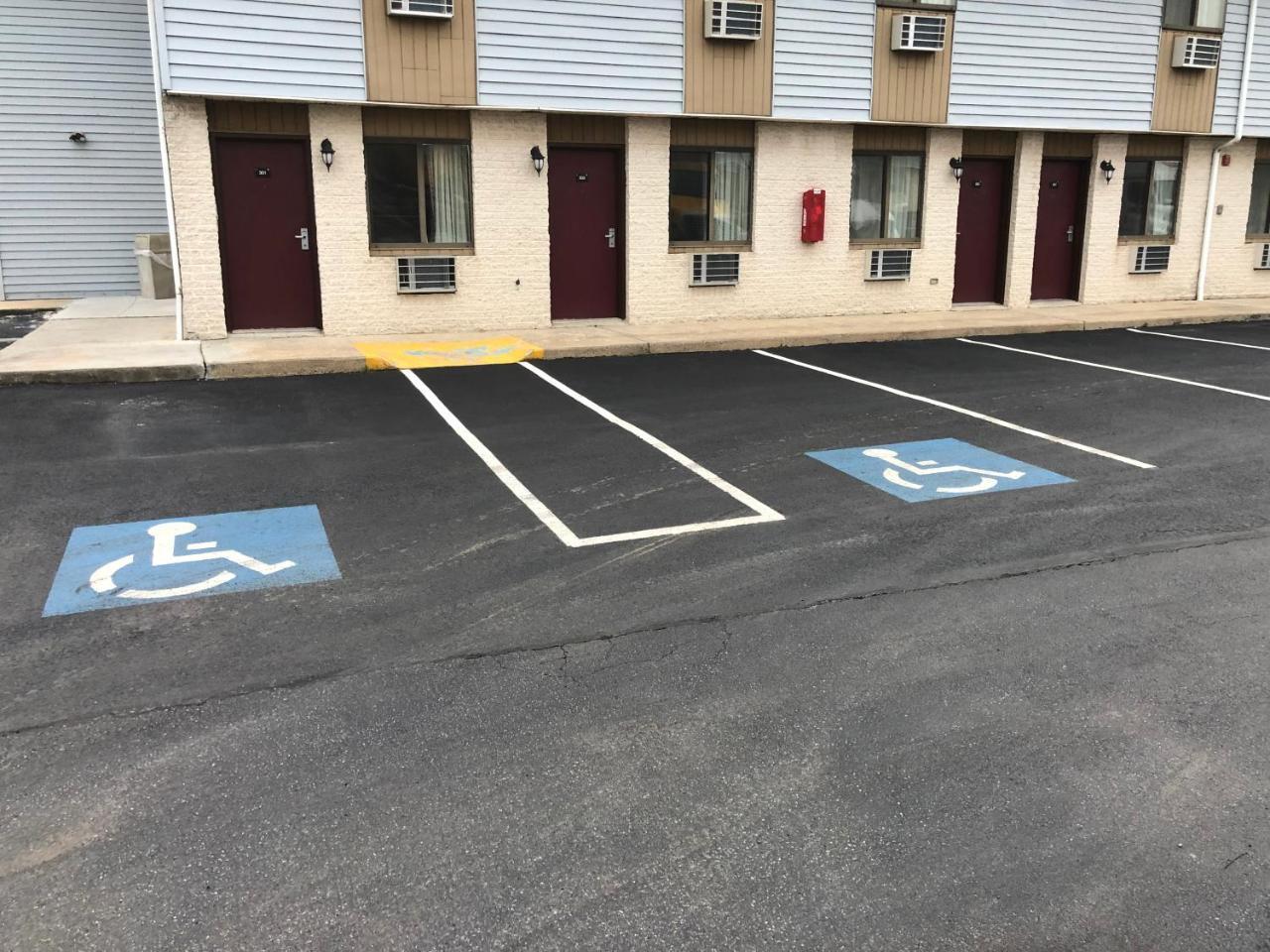 Value Inn Harrisburg-York Valley Green Bagian luar foto